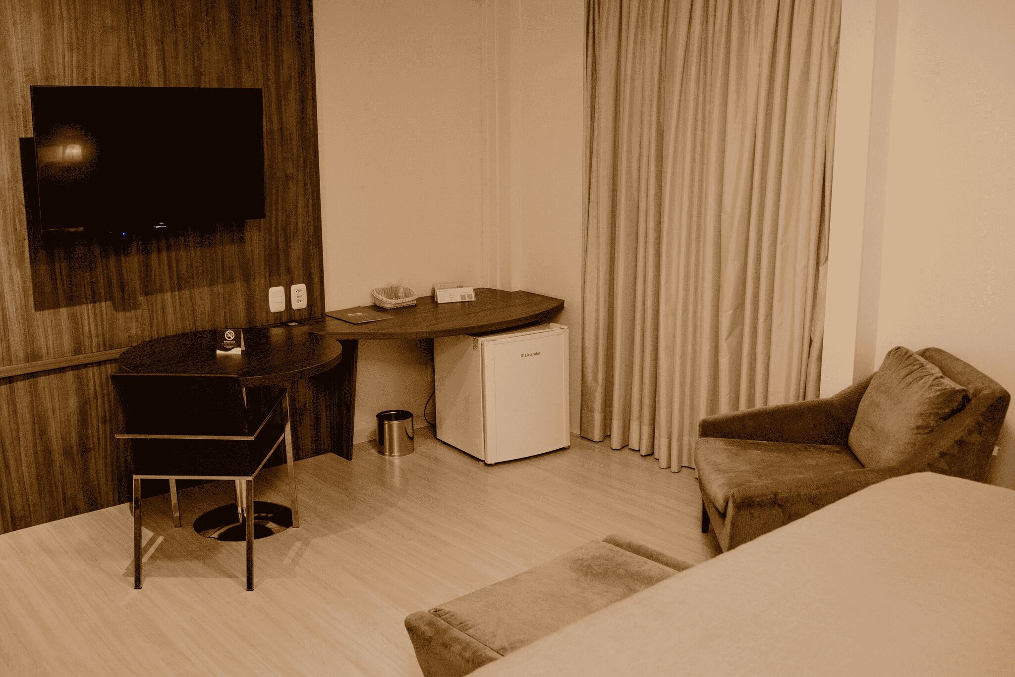 Habitación de lujo con 1 cama doble o 2 individuales | Colchones Select Comfort, minibar, caja fuerte y escritorio