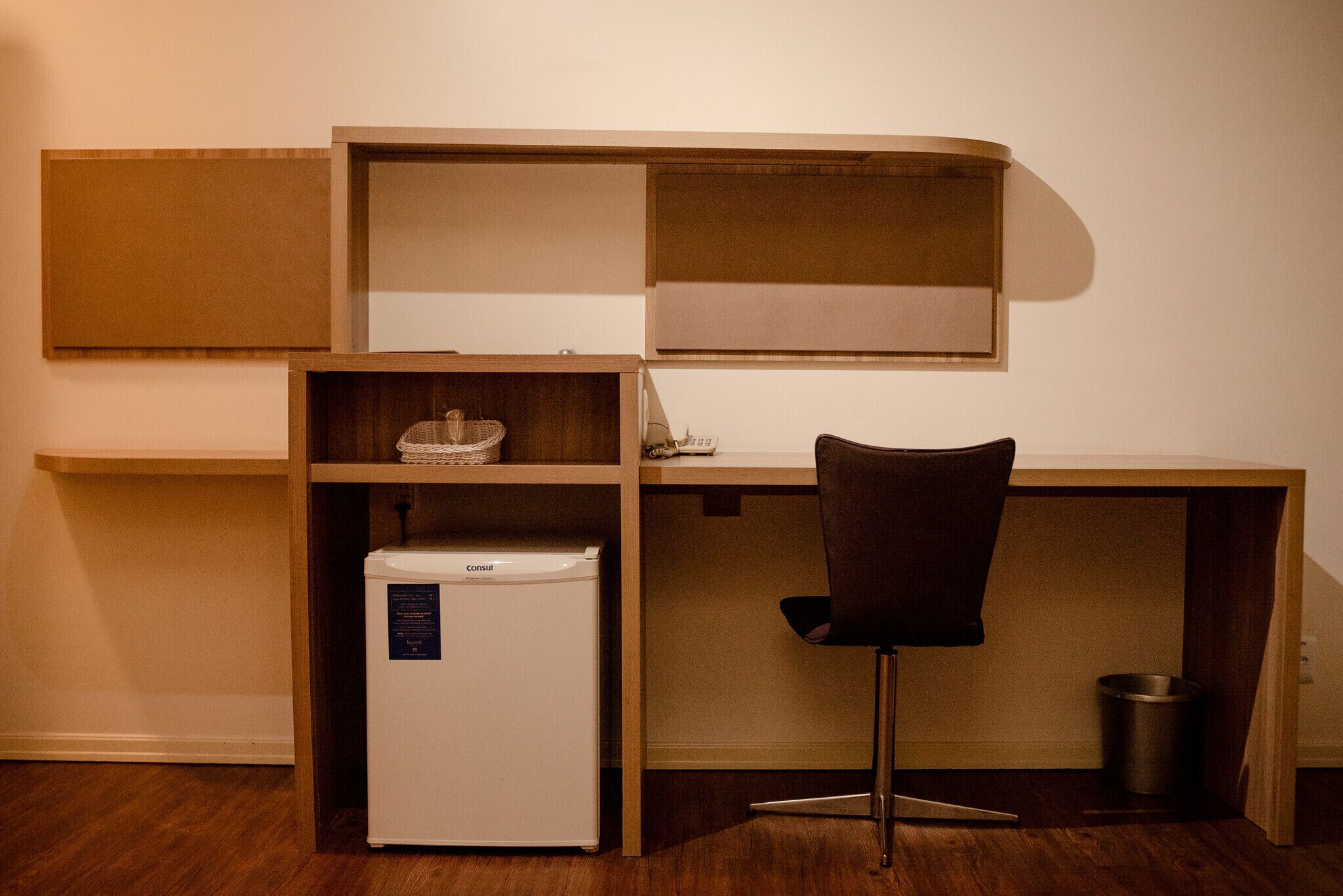 Camas Select Comfort, frigobar, cofres nos quartos, escrivaninha