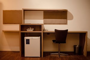 Camas Select Comfort, frigobar, cofres nos quartos, escrivaninha