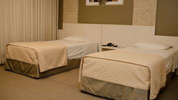 Quarto luxo | Camas Select Comfort, frigobar, cofres nos quartos, escrivaninha