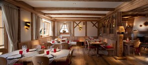 Petit déjeuner, déjeuner et dîner servis sur place