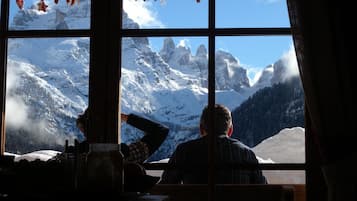 Se sirven desayunos, almuerzos y cenas (con vistas al jardín)