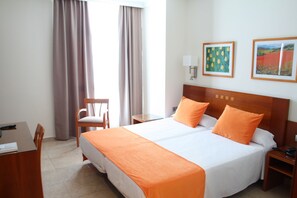 Coffres-forts dans les chambres, bureau, rideaux occultants