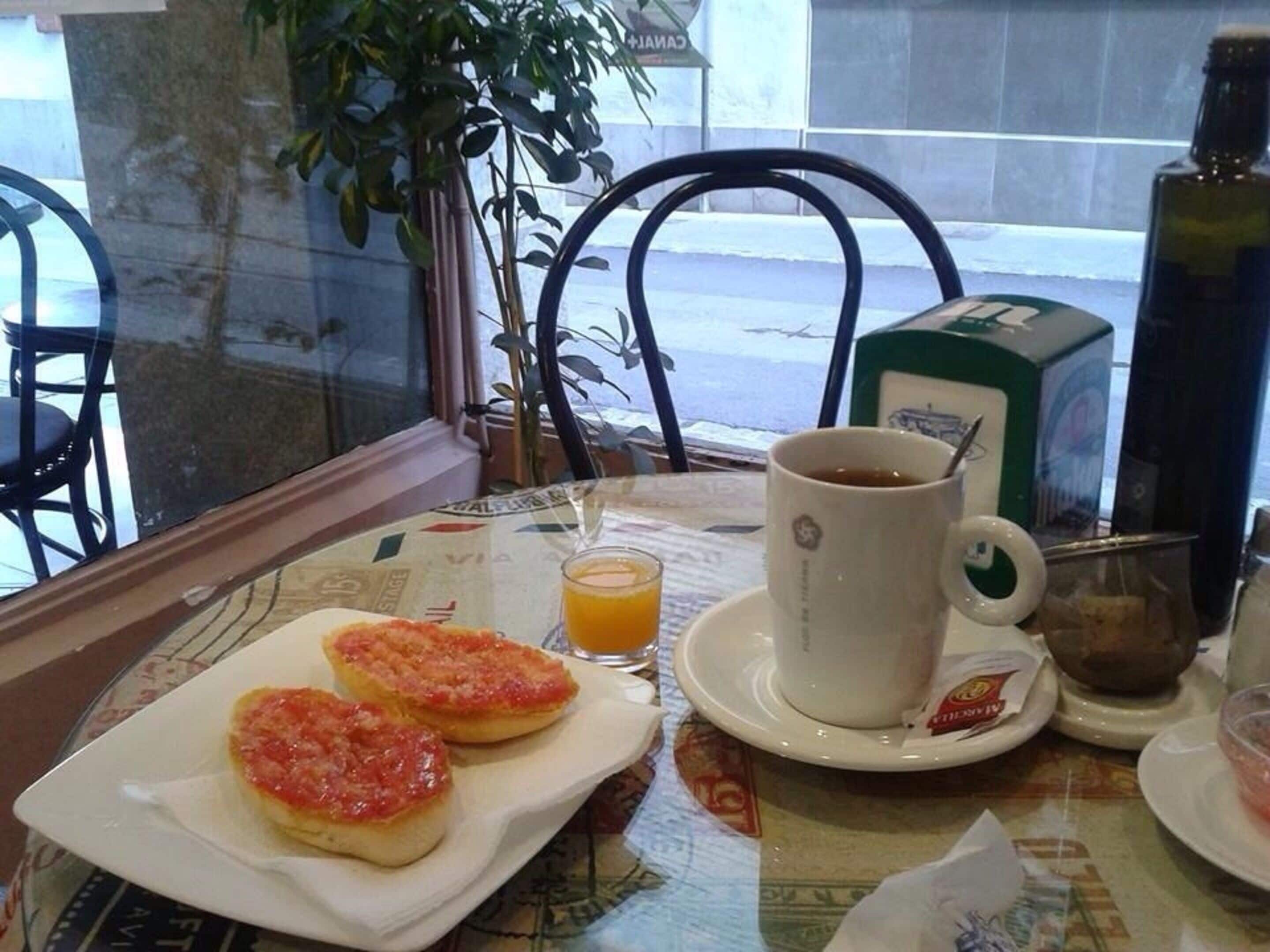 daily continental breakfast (eur 5 per person)