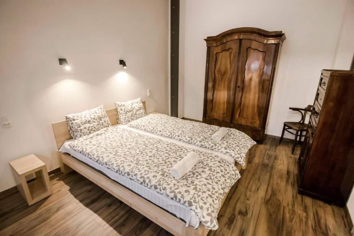 Appartement familial | Fer et planche à repasser, accès au Wi-Fi (inclus), literie fournie