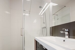 Apartment, 1 Bedroom | Bathroom - Sewa Apartamenty (Kraków)