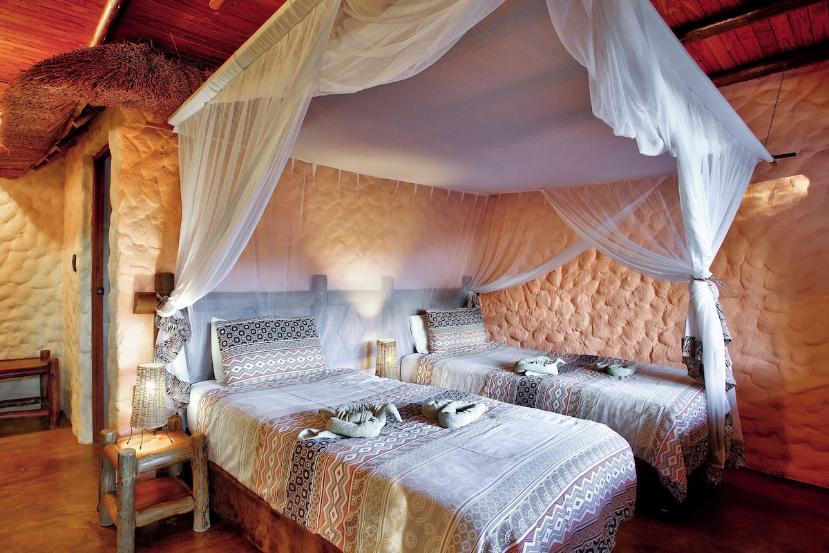Standard Twin Room, Ensuite | In-room safe, free WiFi, bed sheets