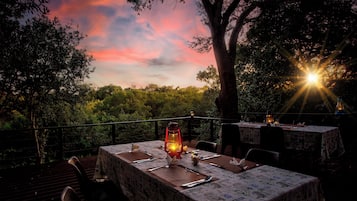 Breakfast, lunch, dinner served; garden views