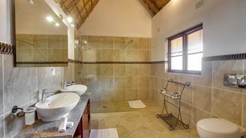 Deluxe Double Room, Ensuite | Bathroom