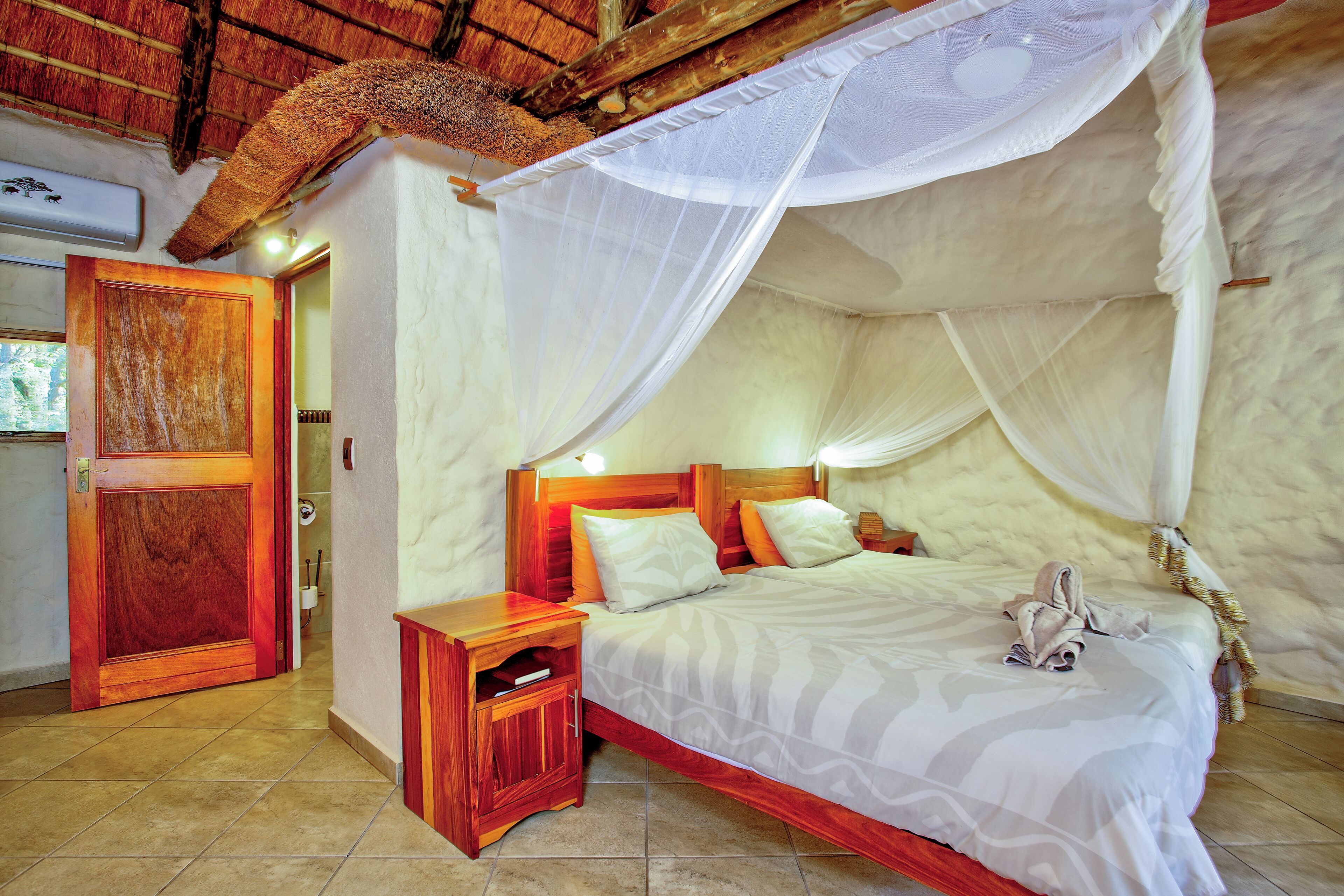 In-room safe, WiFi, bed sheets
