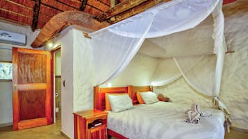 In-room safe, WiFi, bed sheets