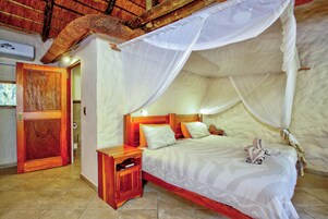 Caja de seguridad en la habitación, wifi y ropa de cama 