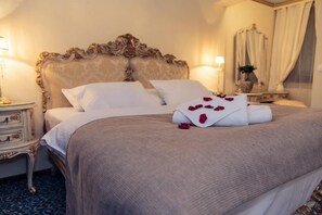 Kahden hengen deluxe-huone, 1 parisänky tai 2 yhden hengen sänkyä, vuoristonäköala | Olohuone | Taulutelevisio