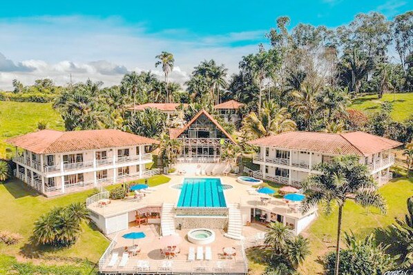 住宿正面 (夜晚)