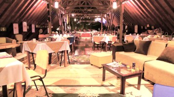 Θέα στην πισίνα 