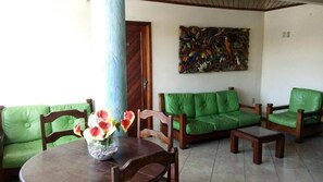 22-inch LED TV with cable channels, TV - Hotel Costa Verde (Porto Seguro)