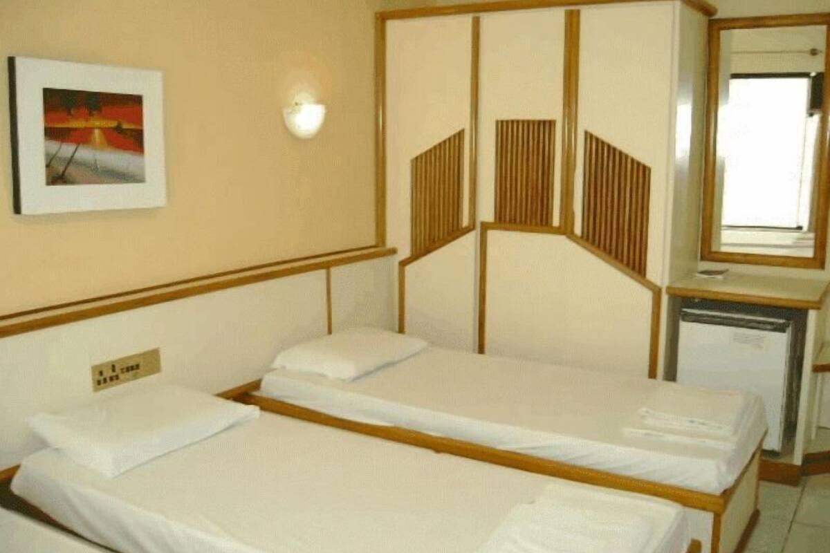 Minibar, Zimmersafe, kostenloses WLAN, Bettwäsche