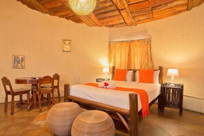 Quadruple Room | In-room safe, desk, iron/ironing board, free WiFi