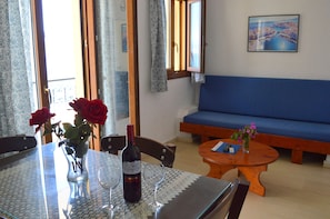 Superior Apartment, 1 Bedroom, Sea View | Living room - Mantraki Hotel Apartments (Agios Nikolaos)