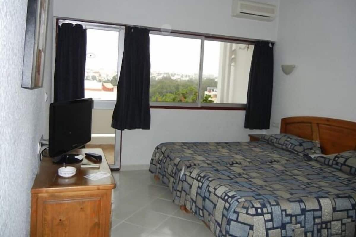 Egyptian cotton sheets, premium bedding, down comforters, minibar