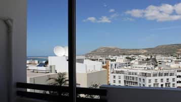 2 bedrooms, Egyptian cotton sheets, premium bedding, down duvets