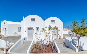 Property grounds - Santorini Mesotopos (Santorini)