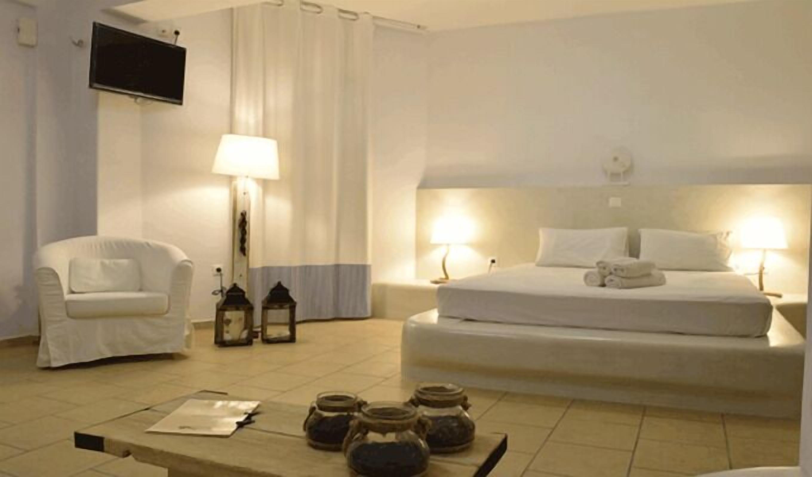 In-room safe, iron/ironing board, free WiFi, bed sheets