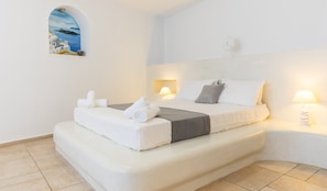 In-room safe, iron/ironing board, free WiFi, bed sheets - Santorini Mesotopos (Santorini)