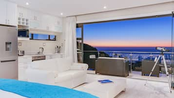 Suite, 1 Bedroom, Sea View | Living area