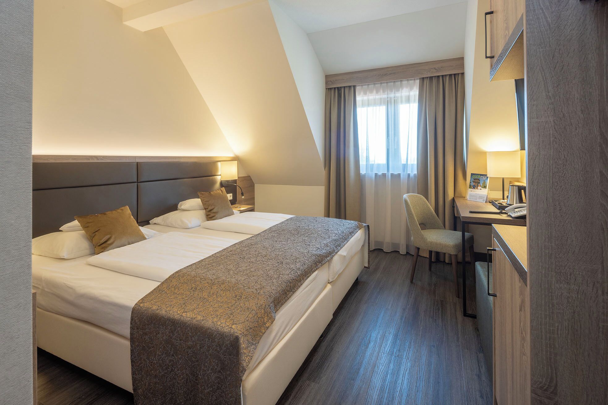Business Double Room (12qm 3rd floor) | Hypo-allergenic bedding, minibar, in-room safe, desk