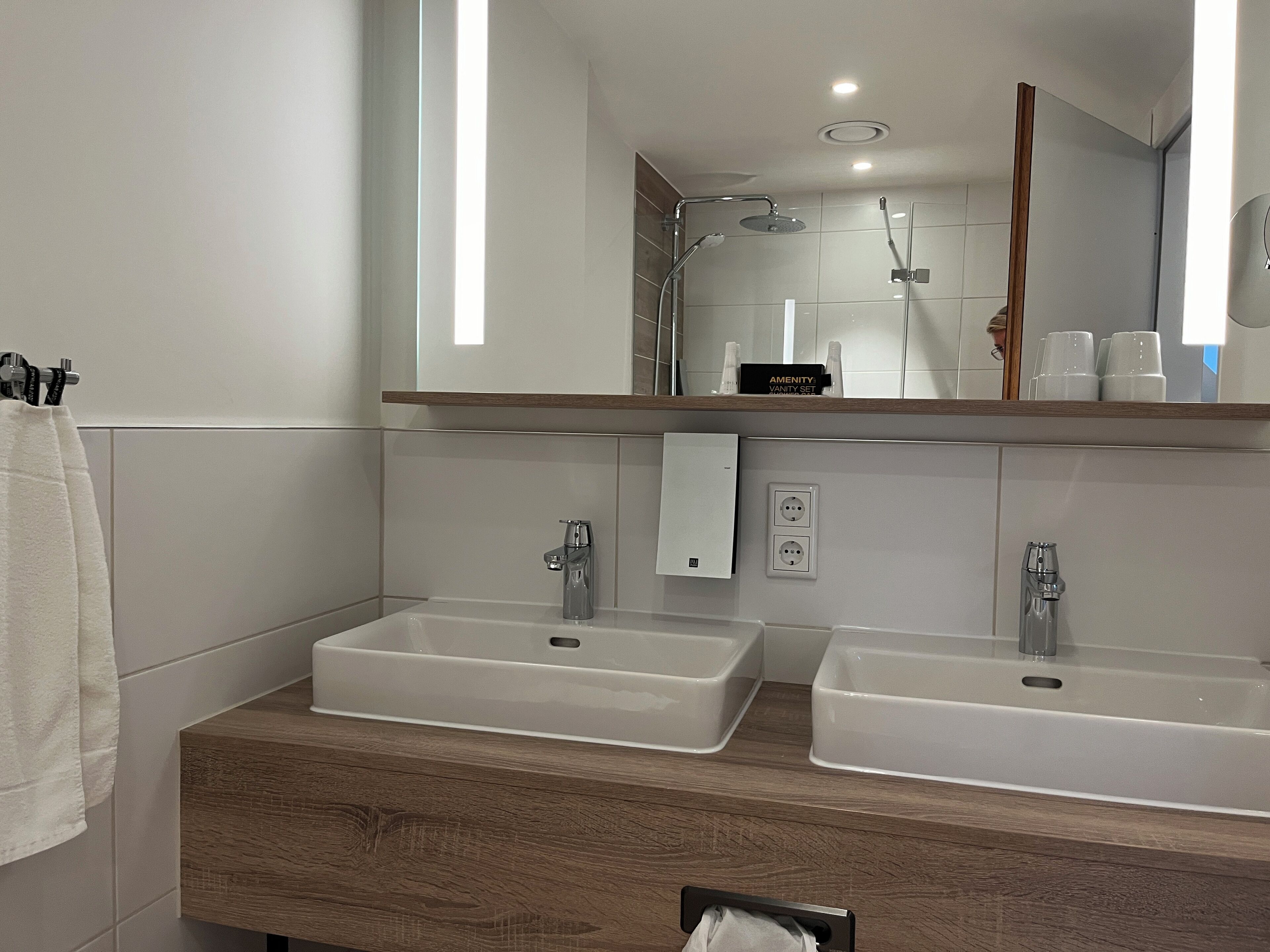 superior suite, 1 bedroom (38qm) | bathroom | shower, rainfall showerhead, free toiletries, hair dryer