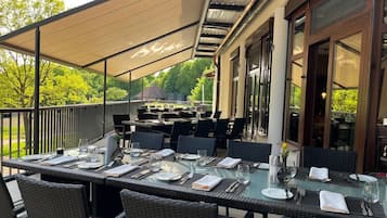 Frühstück, Mittagessen, internationale Küche, Blick auf den Garten