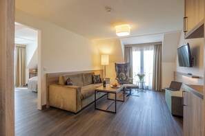 Superior Suite, 1 Bedroom | Living area