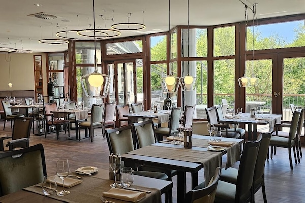 Petit déjeuner, déjeuner et dîner servis sur place