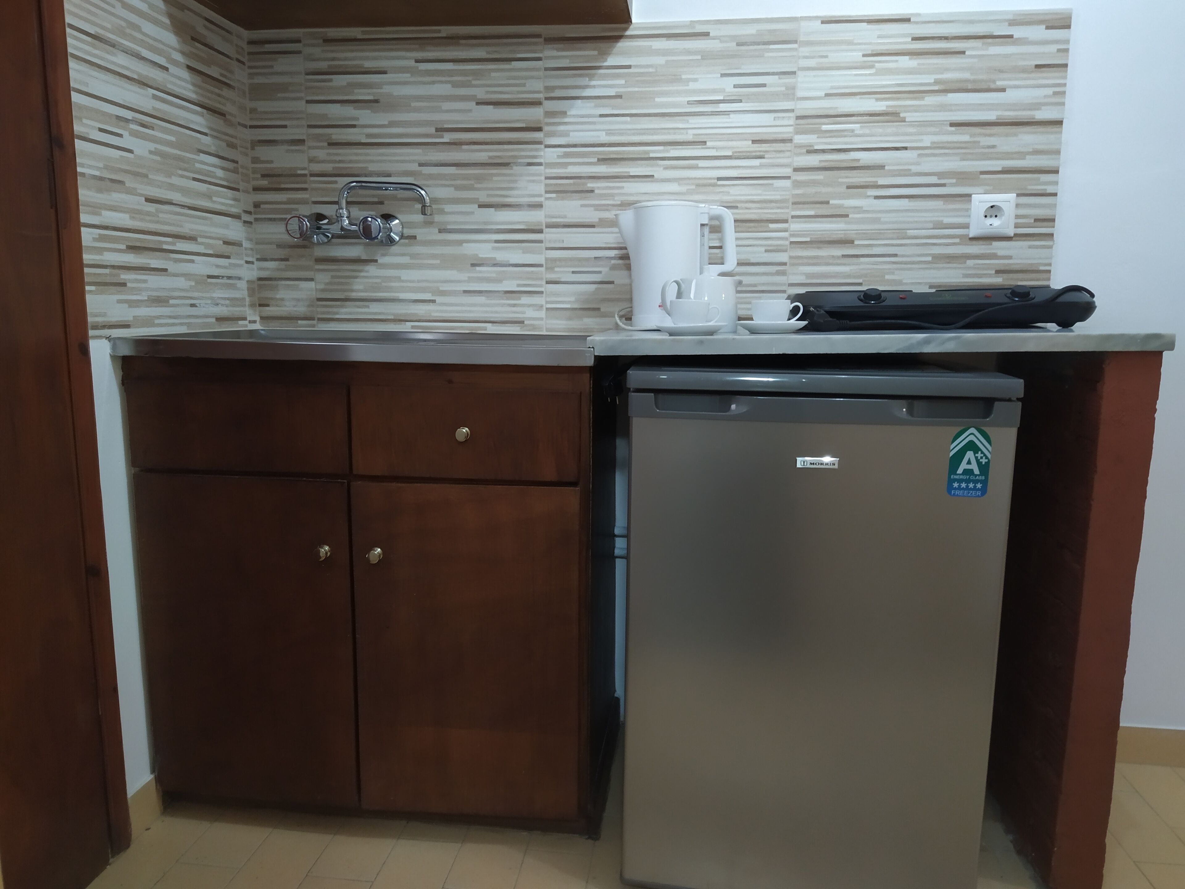 standard studio, sea view | private kitchenette | fridge, stovetop, electric kettle, cookware/dishes/utensils