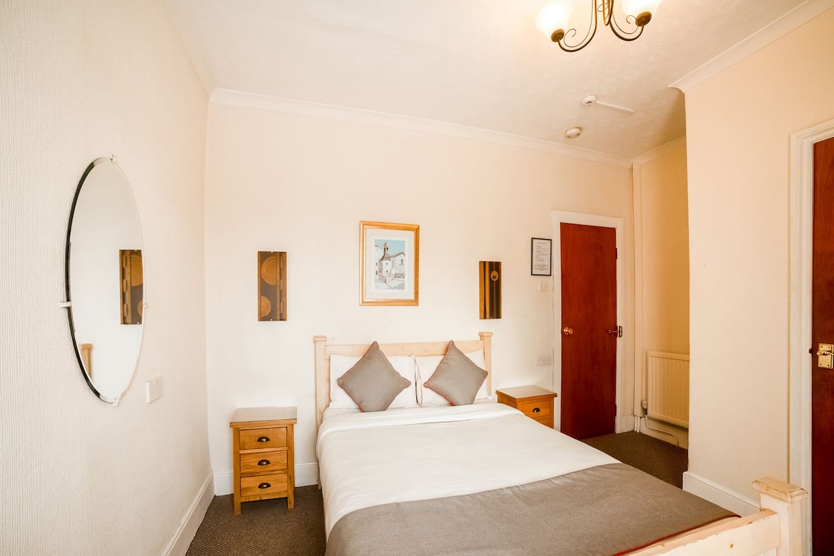 1 Schlafzimmer, BĂŒgeleisen/BĂŒgelbrett, kostenloses WLAN, BettwĂ€sche