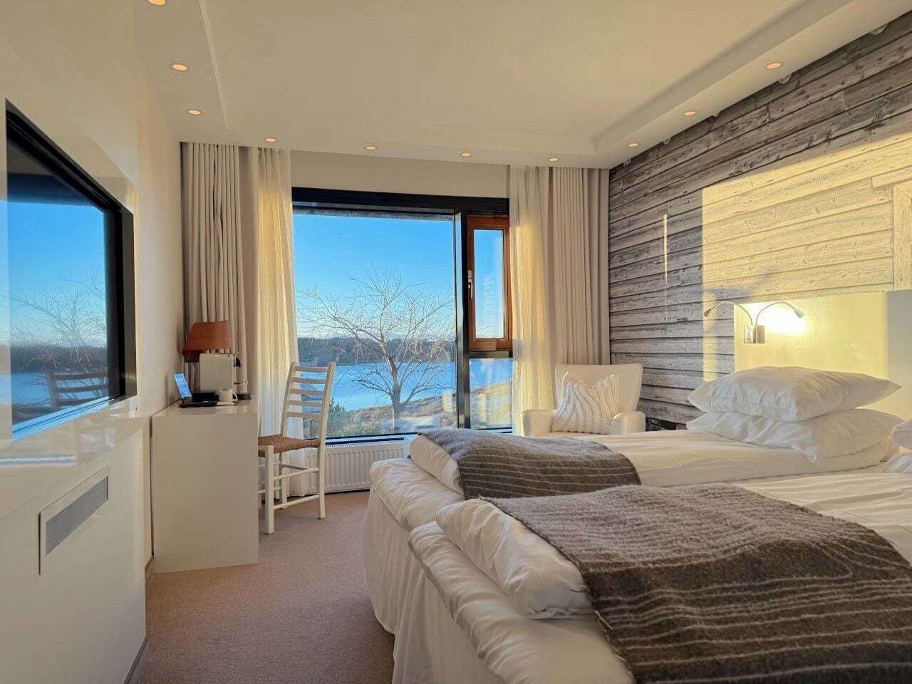 Literie de qualité supérieure, surmatelas, bureau