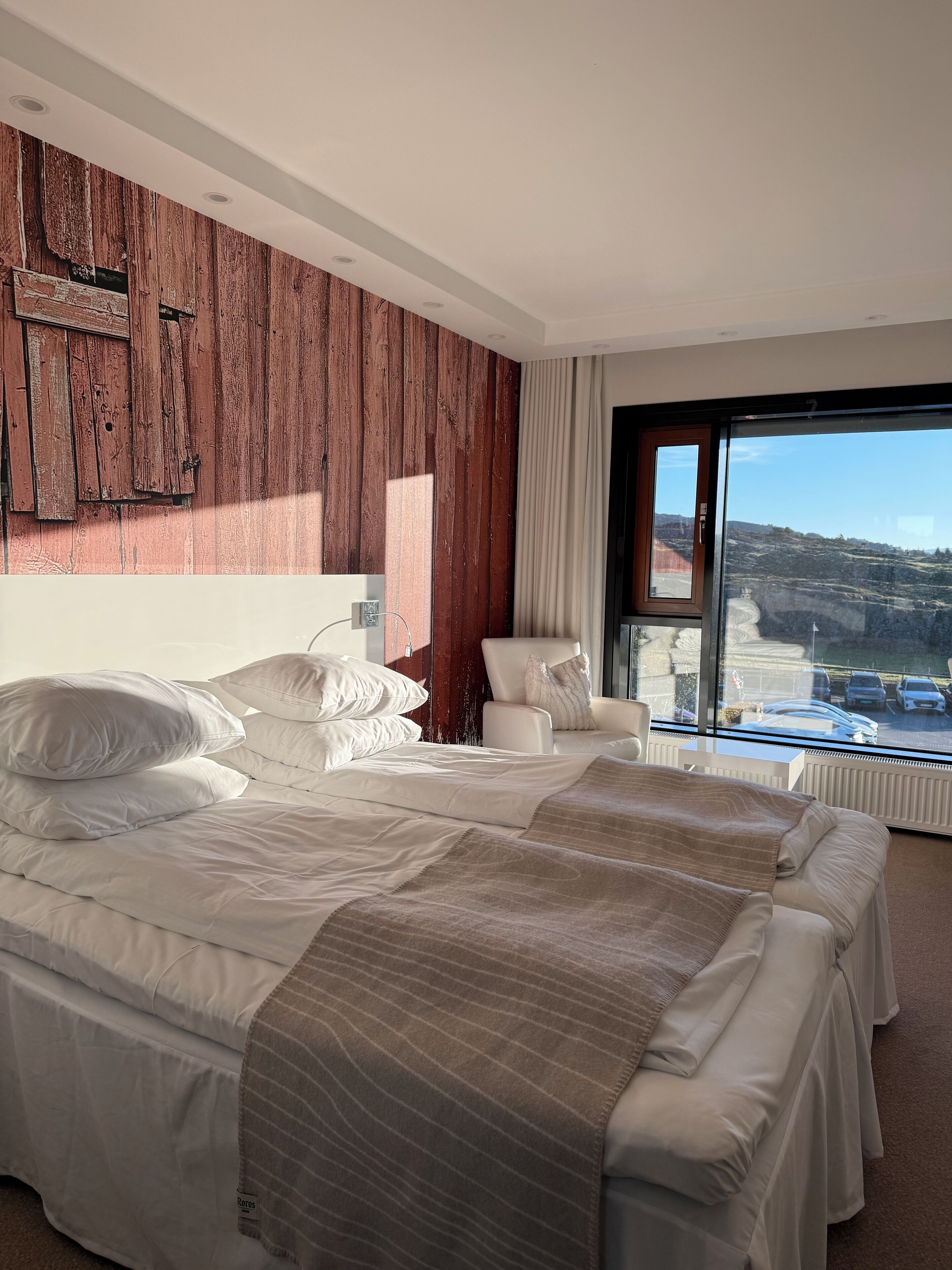 Literie de qualité supérieure, surmatelas, bureau