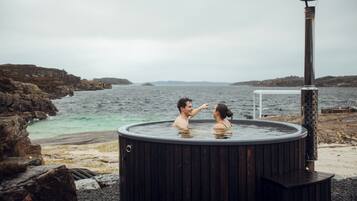 Rannalla, valkoista hiekkaa, maksullisia cabañoita