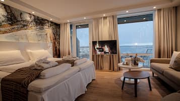 Family Suite | 1 bedroom, premium bedding, pillowtop beds, desk