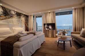 Familiesuite | Sengetøy av topp kvalitet, senger med overmadrass og skrivebord