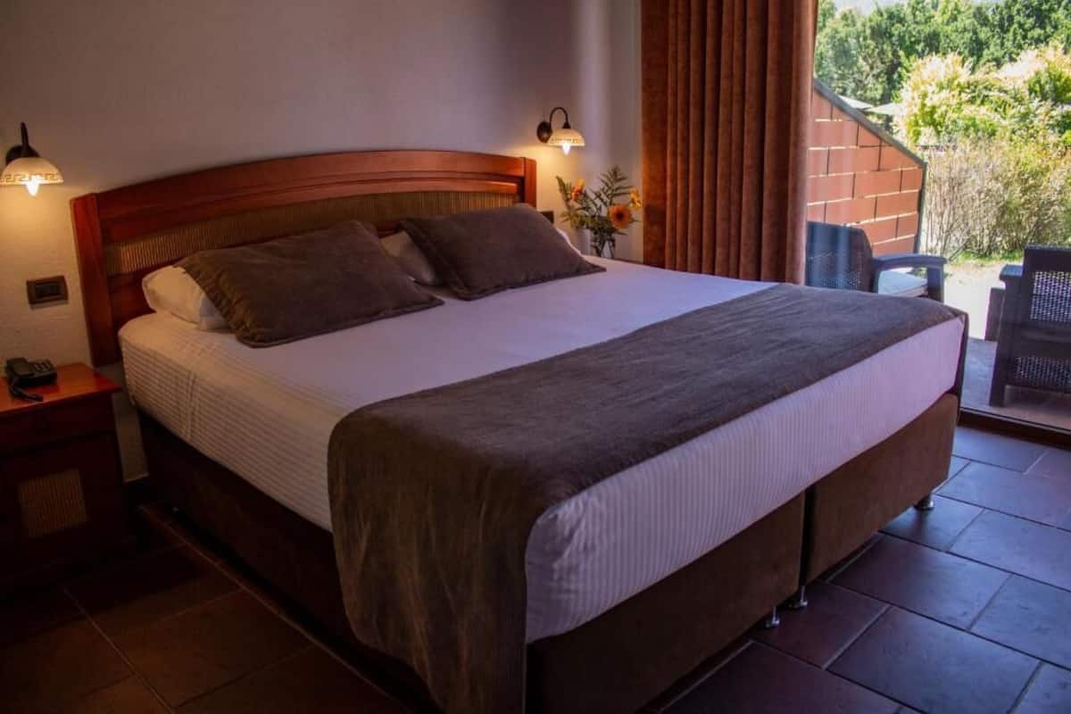 Superior-Doppelzimmer, 1 King-Bett, Poolblick