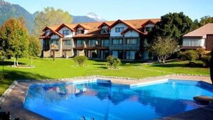 Outdoor pool - Hotel Pucon Green Park (Pucón)
