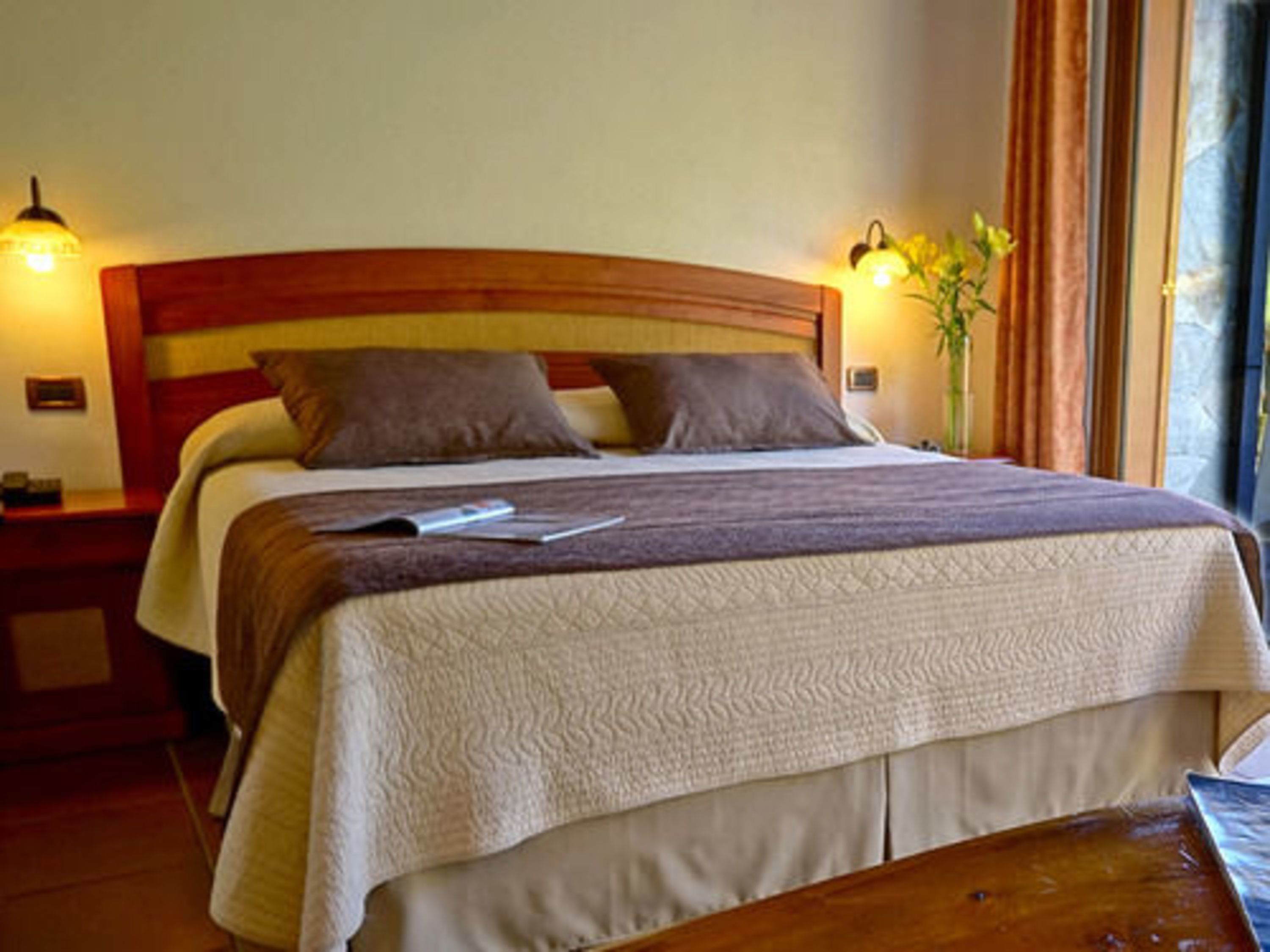 in-room safe, individually decorated, individually furnished, desk