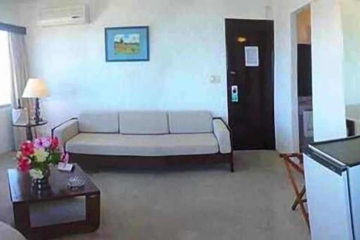 Appartement, 2 slaapkamers | Een kluis op de kamer, een bureau, gratis babybedden, extra bedden