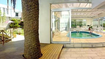 Innenpool, Außenpool (je nach Saison geöffnet)