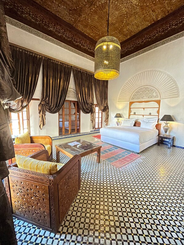 Suite (Royal Menzah) | Minibar, in-room safe, individually decorated, individually furnished