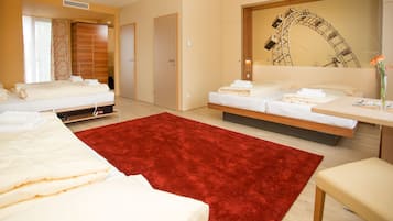 Caja de seguridad en la habitación, escritorio y cortinas blackout