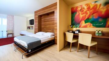 Suite | In-room safe, desk, blackout drapes, iron/ironing board