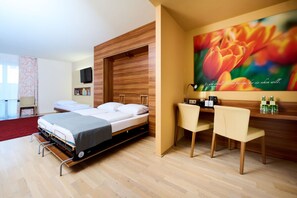 Suite | In-room safe, desk, blackout drapes, iron/ironing board - JUFA Hotel Wien City (Vienna)